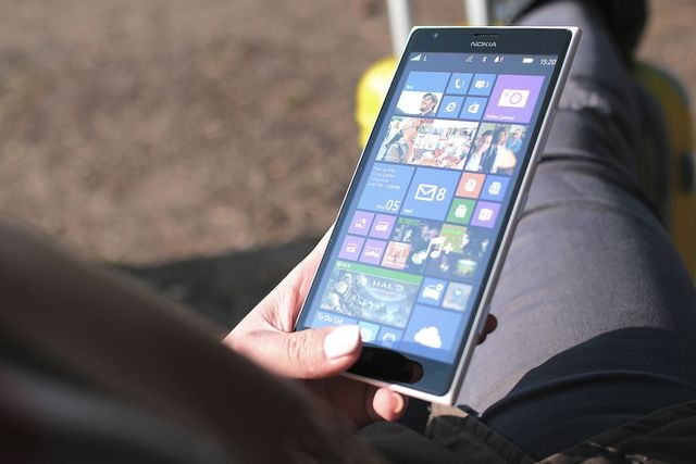 Why Buying Your Smartphone from a Specialized Store Matters